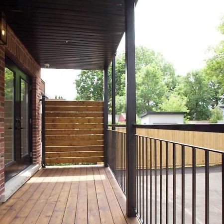 Modern Apartment Close To The Beach With Parking Торонто Экстерьер фото